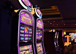 How do you win at keno?